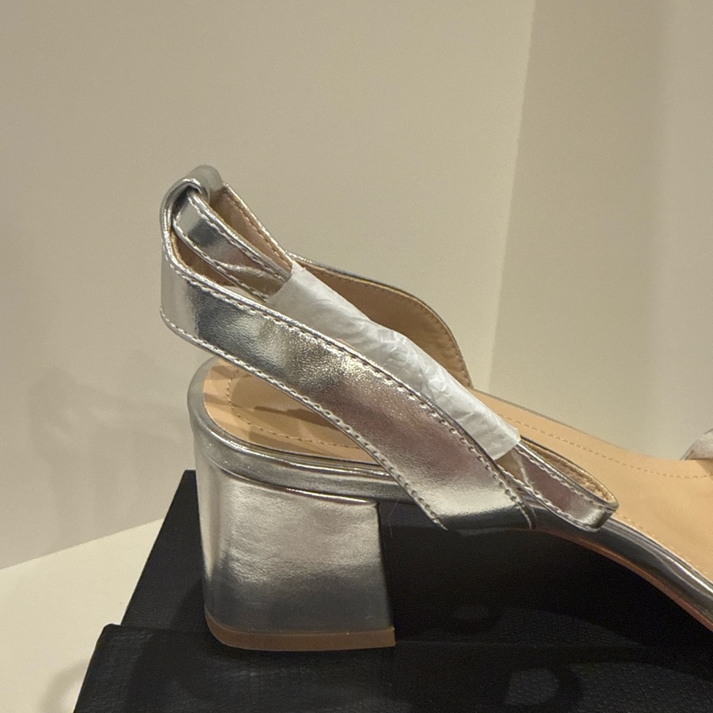 NIB‎ TEAIEUI Silver Square Toe Block Heel Sandals Silver Strap - Picture 5 of 6